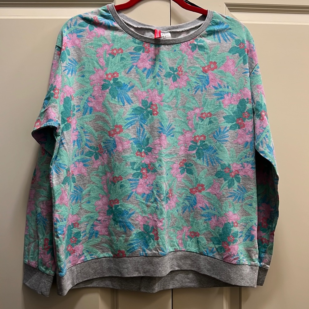 H&M Divided Floral Sweatshirt Size M